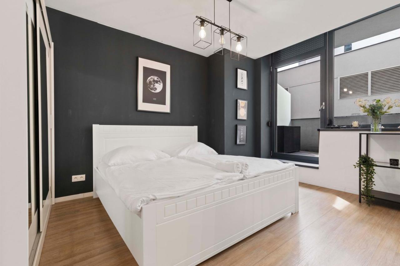 Lam Moon - Ac - Terrace Apartment Bratislava Bagian luar foto