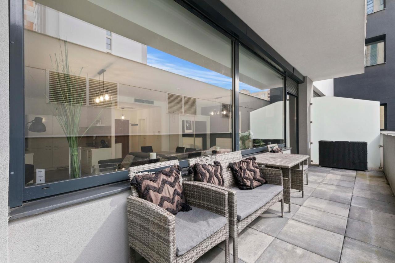 Lam Moon - Ac - Terrace Apartment Bratislava Bagian luar foto