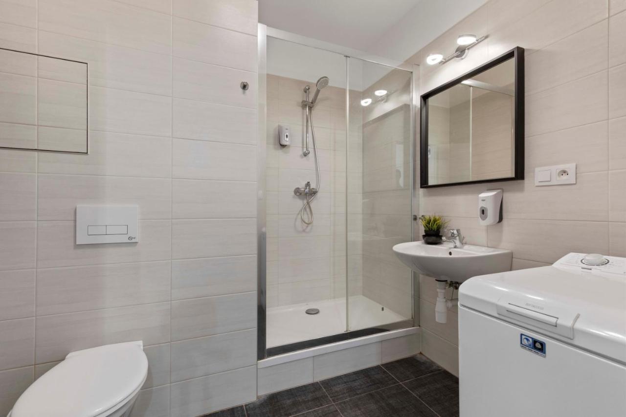 Lam Moon - Ac - Terrace Apartment Bratislava Bagian luar foto
