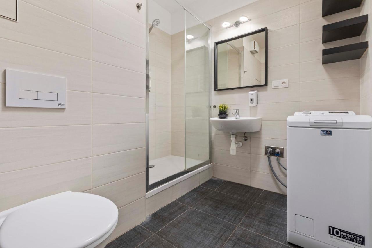 Lam Moon - Ac - Terrace Apartment Bratislava Bagian luar foto
