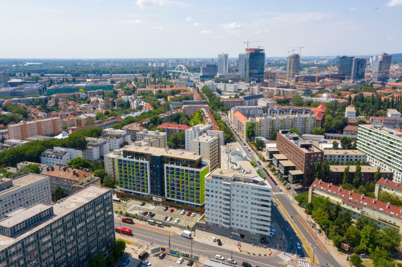 Lam Moon - Ac - Terrace Apartment Bratislava Bagian luar foto